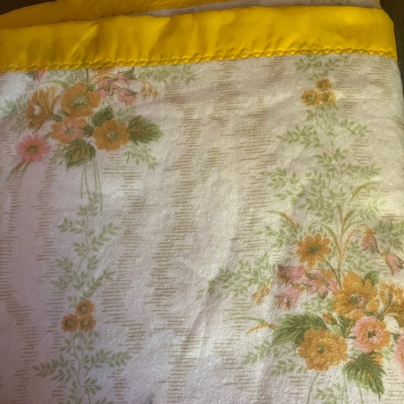 Vintage Wool Blanket Satin Trim Floral Mustard Yellow Botanical Wildflowers Boho - Picture 5 of 11